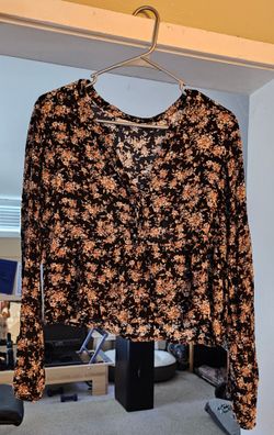 Women's/Girl's Feminine Summer Shirts Bundle - Everything Pictured For $25 Total