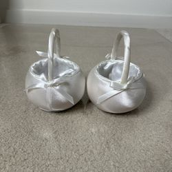 FLOWER GIRL BASKETS Set Of 2 📍PICK UP 7TH ST & BASELINE RD📍