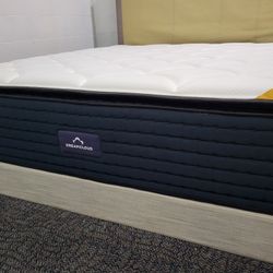 King Dreamcloud Premier Rest Mattress - Like New