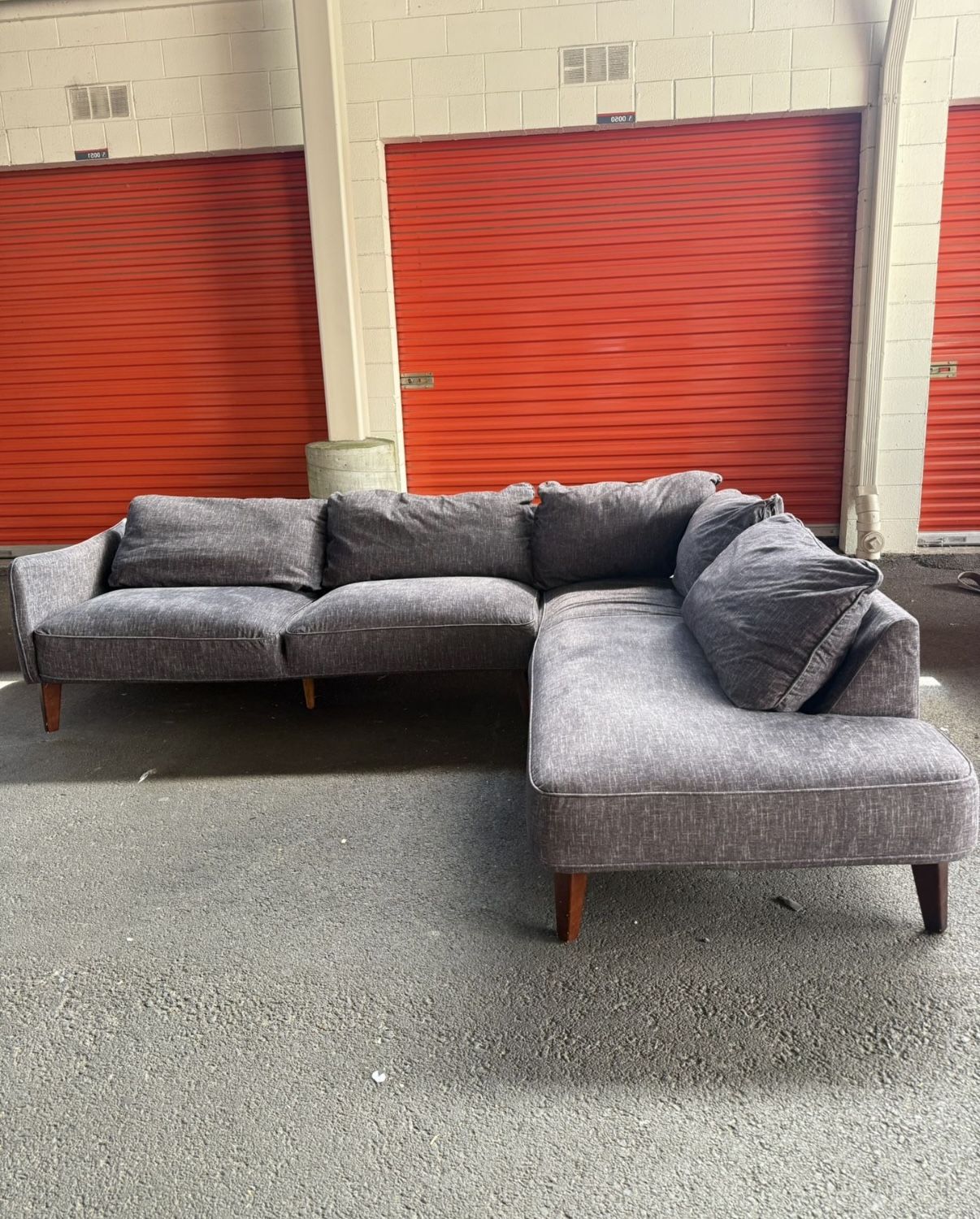 Clean Sectional Couch 🛋️- FREE DELIVERY 🚚 