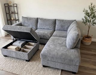 Like new sectional couch whit USB