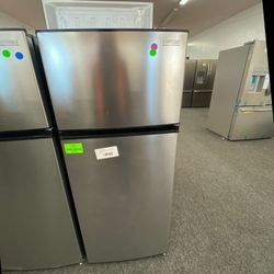 Vissani MDFF7SS 7.1 cu. ft. Top Freezer Refrigerator