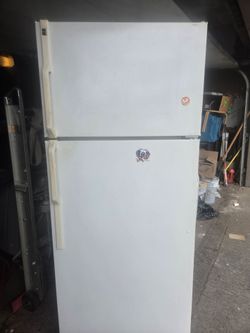 Refridgerator