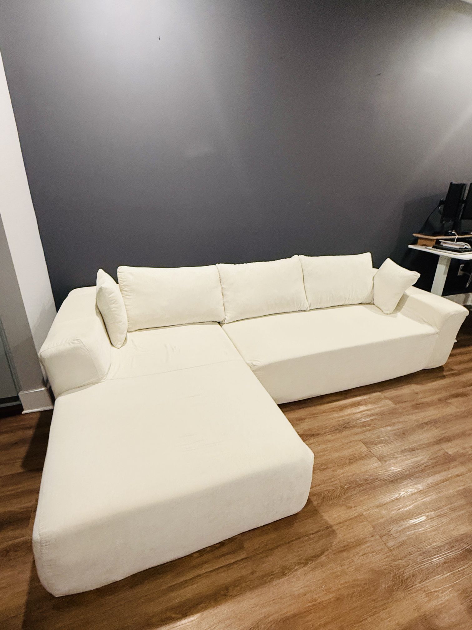 ποΈ $300 β Cream Sectional Couch (Machine Washable Covers)