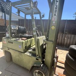 Forklift 