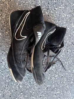Wrestling shoes