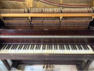 Free Wilbur upright piano .(free)