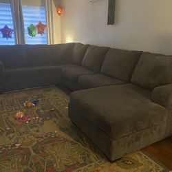 Like New Sectional Couch With Chaise