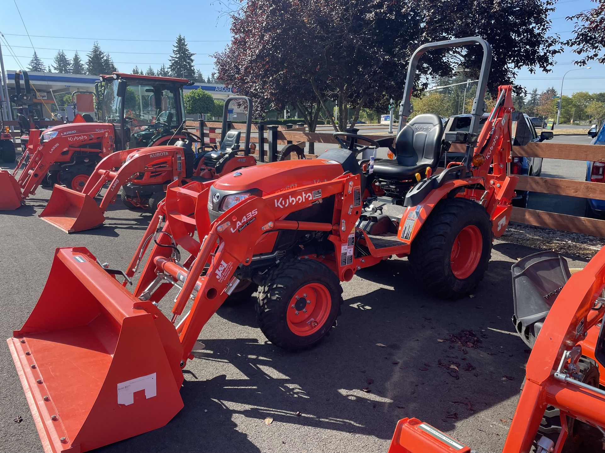 Kubota B2601 Tractor Loader Backhoe for Sale in Yelm, WA OfferUp