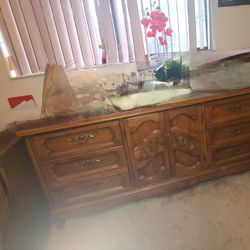 Bedroom Set w Queen Bed