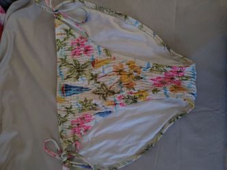 Woman's bathing suit bottoms