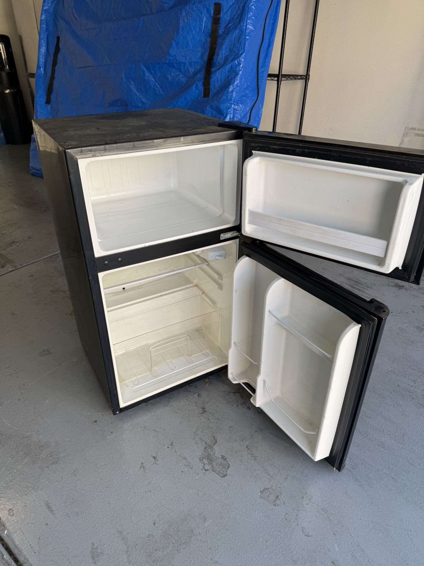 mini refrigerator with freezer