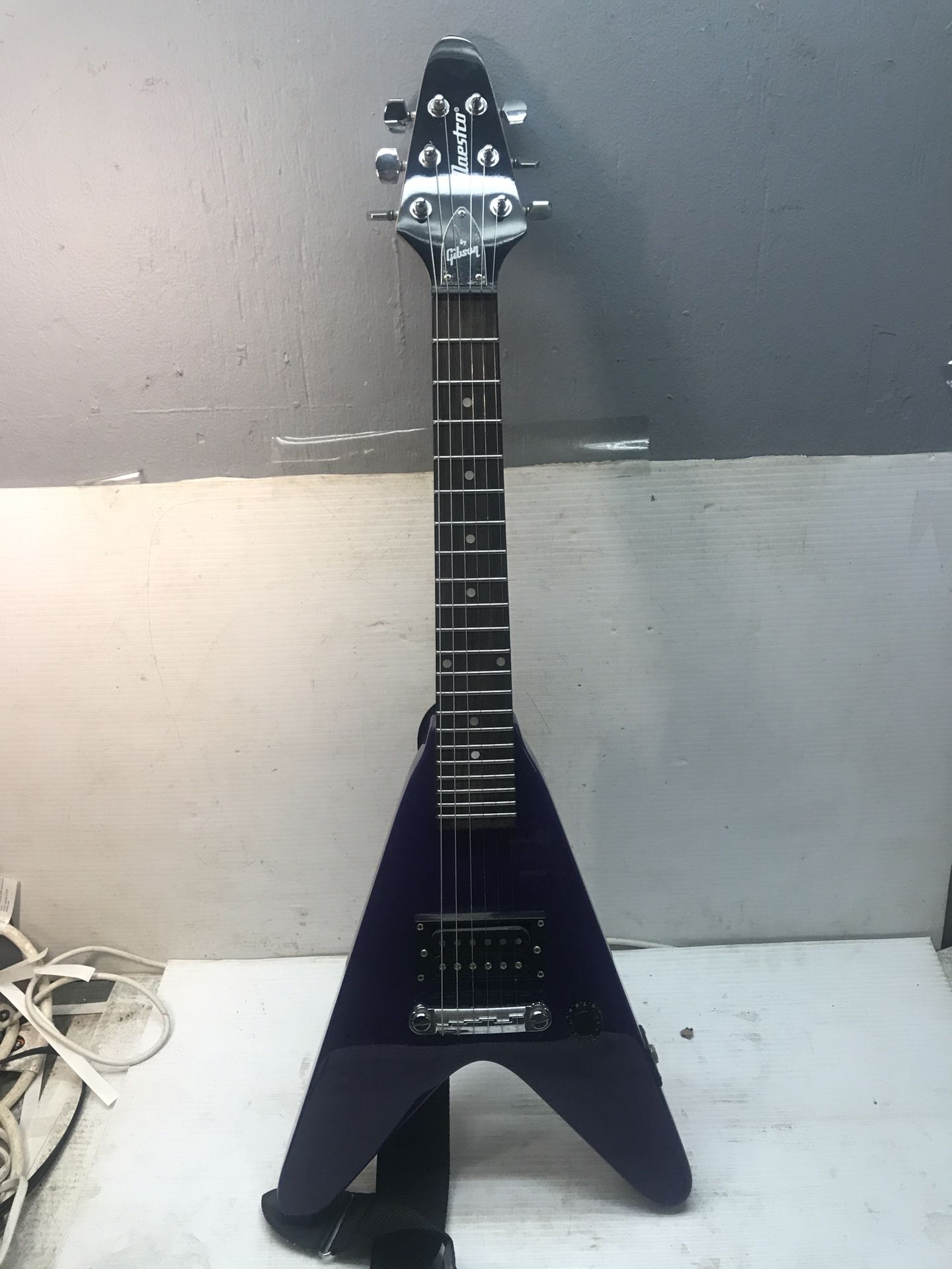 Maestro mini V guitar by Gibson purple
