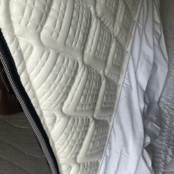 White Twin XL Quilted Mattress with Black Zipper Edge