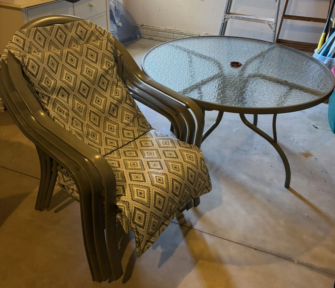 FREE Patio Table With 4 Chairs For Pickup 10/30 Only