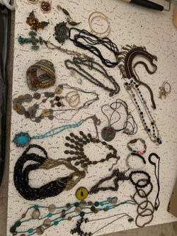 Lot of jewelry excellent condition .