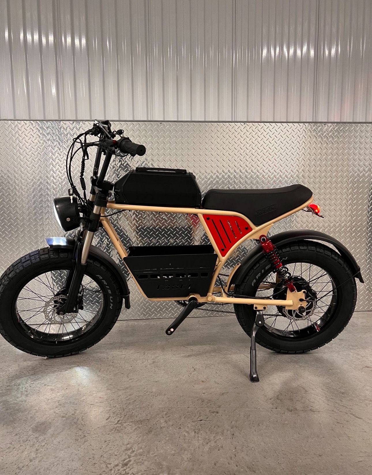 New! 1500 W, Electric Bike, 35 Mph Fast, Full Suspension, Retro Style With Basket, Sand Or Black Free Delivery + Lock!