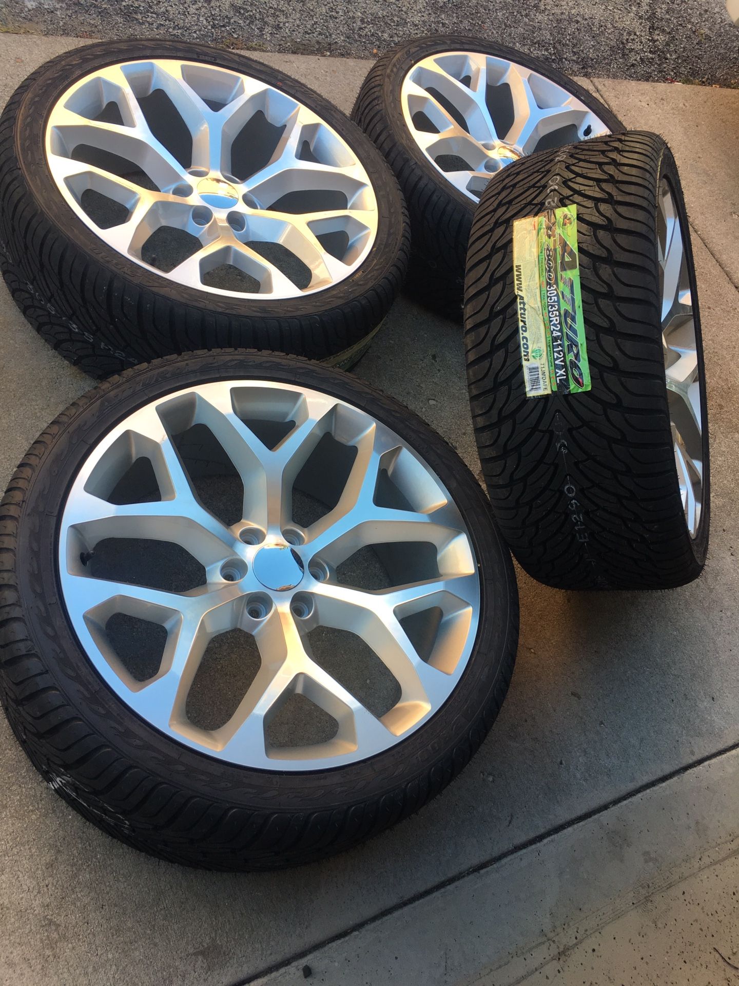 24 inch GMC replica wheels and Atturo 305/35/24 tires 6 lug 6x139.7 Yukon Tahoe Silverado