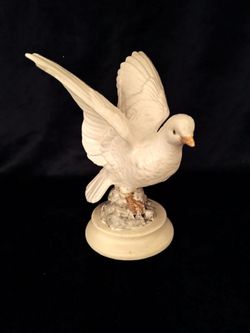Vintage White Dove sculpture from the late 60s