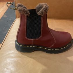 2976 WOMEN'S FAUX FUR LINED CHELSEA BOOTS