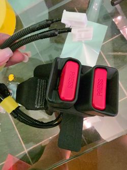 2019-2024 Toyota Camry 
Rear seat belts buckle