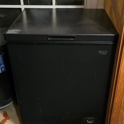 4.5 Cubic Foot Deep Freezer 