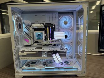 Gaming PC Ryzen 5 7600X RX 7800 XT 16GB 64GB DDR5 4TB SSD Lian Li White