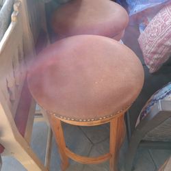Good Condition 2 Bar Stools 