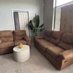 BROWN RECLINER COUCH AND LOVE SEAT SET , DELIVERY AVAILABLE 🚚