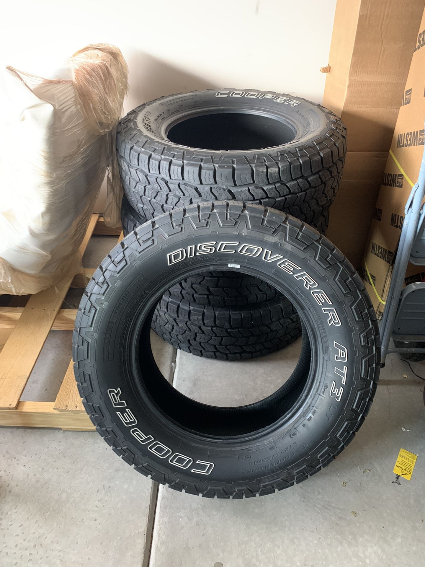 275/65R18 Cooper Discoverer AT3 LT Tires (10 Ply) for Sale in ...