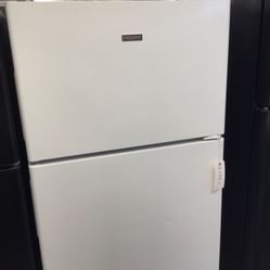 Hotpoint 16 Cu Ft Top And Bottom Fridge. 1 year Warranty 