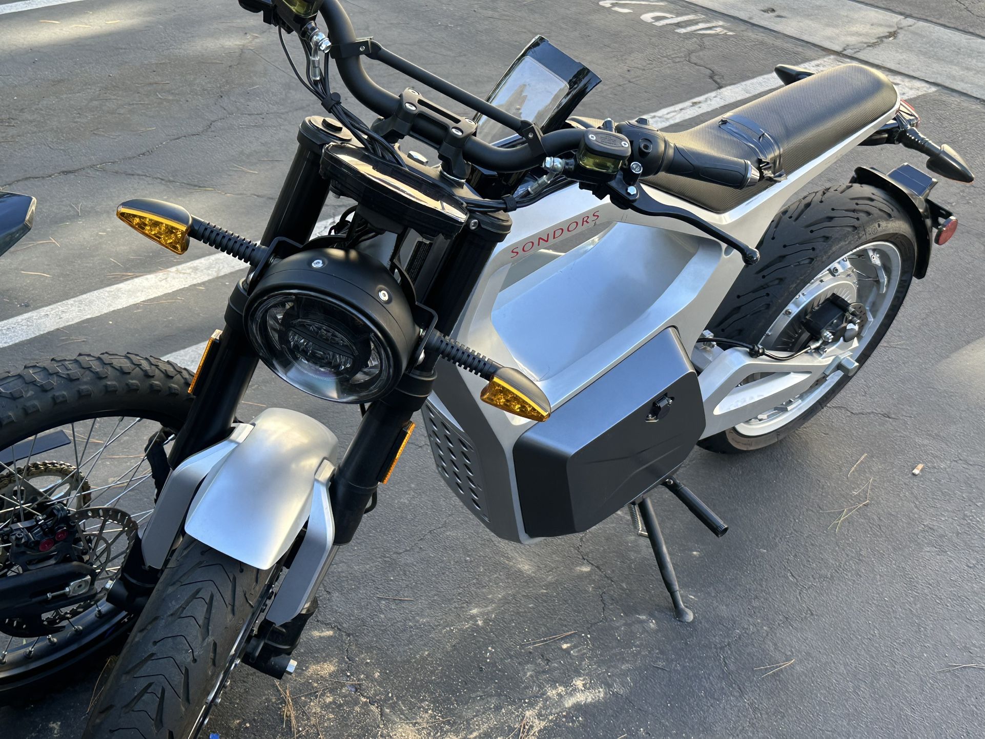 2022 Sondors Metacycle Under 300 Miles