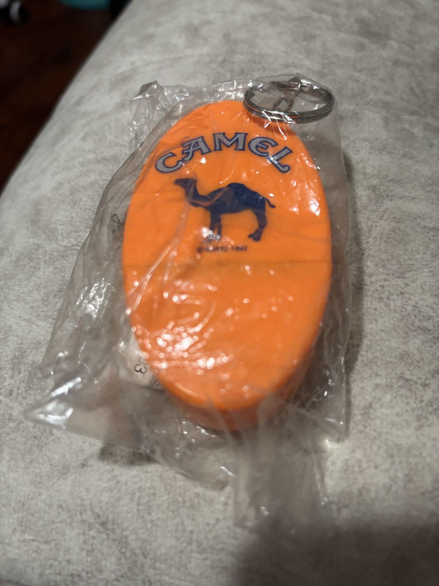 Vintage Camel Cigarettes Floating Keychain – New in Package (1992)