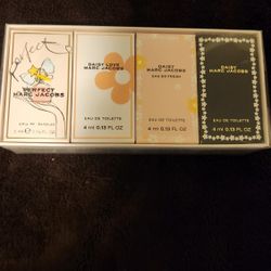 Marc Jacobs 4 PC Perfume Mini Gift Set for Women