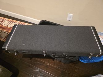 1 day moving sale - Road Runner Wood Electric Guitar Case - Black Tweed Cedar Mill area.