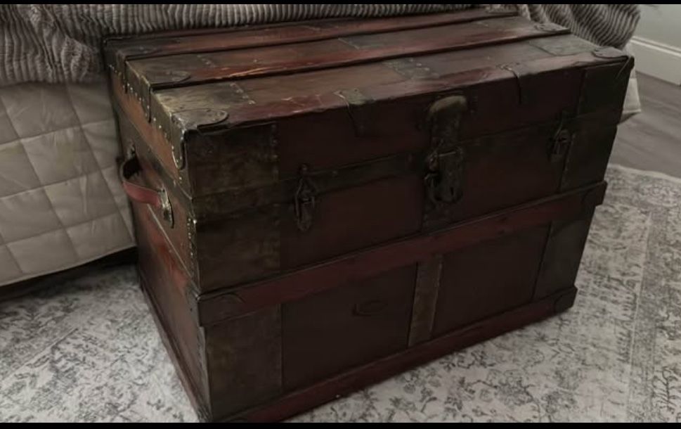 Vintage Storage Trunk 