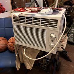 Air Conditioner 5000 Btu’s 900sq Ft