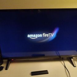 Like NEW 32" Insignia Amazon FIRE TV with ROKU Ultra & Remote Controls