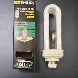 PHILIPS 32 WATT LIGHT BULBS