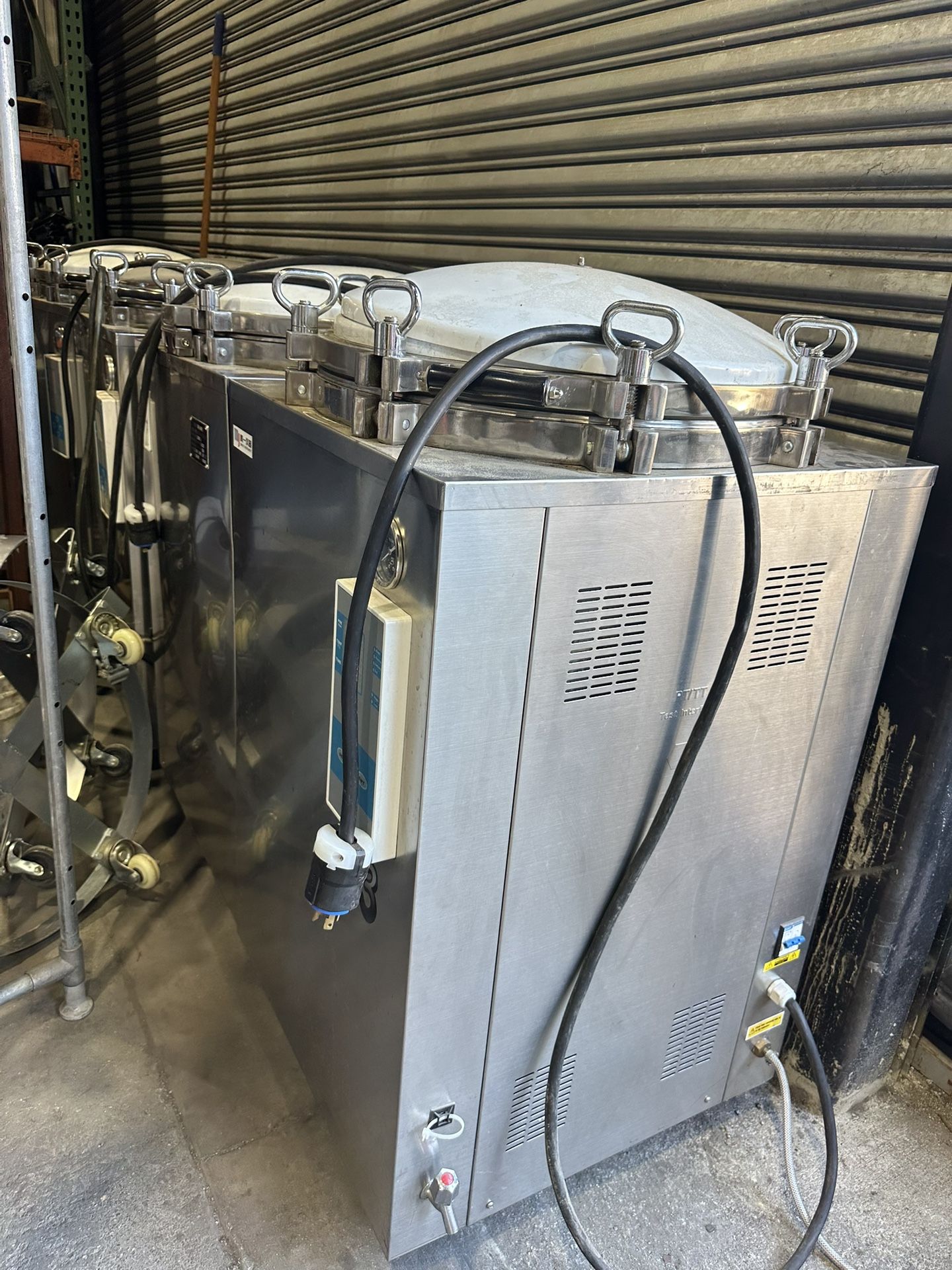 VERTICAL PRESSURE STEAM STERILIZER