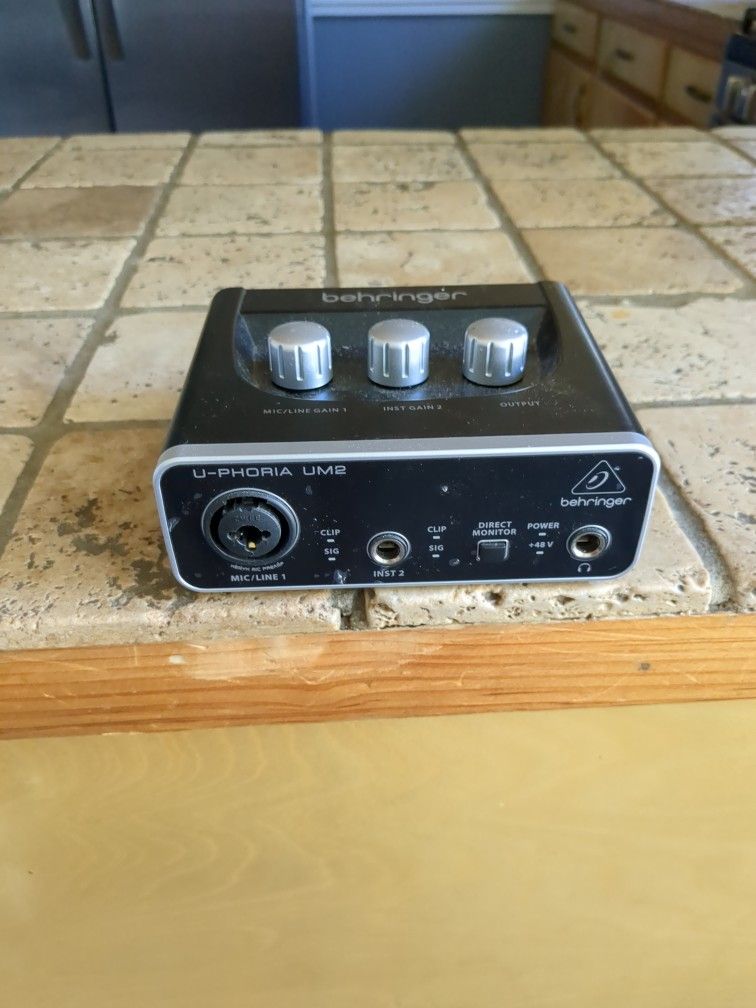 Behringer U-phoria Um 2