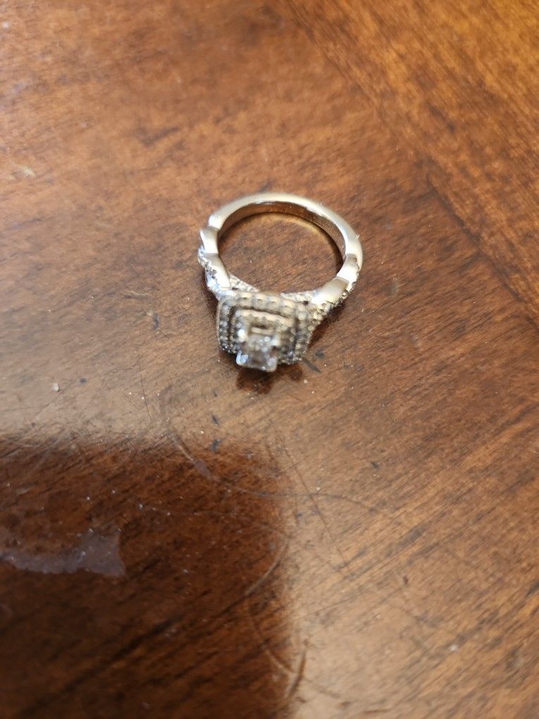 Vera Wang Love Collection Engagement Ring – Emerald Cut – Size