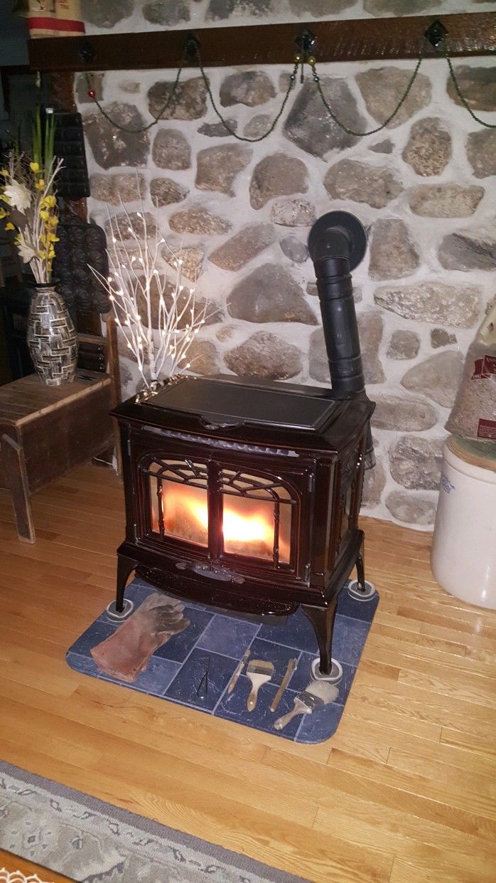 Lopi Leyden 55lb hopper Pellet Stove for Sale in Auburn, NH - OfferUp