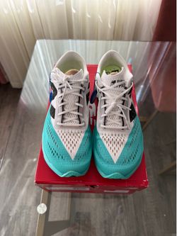New Balance FuelCell SuperComp Pacer v2 Size 9.5