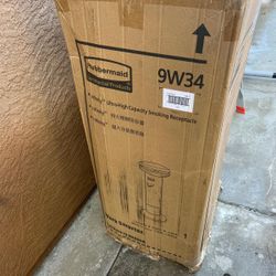 Rubbermaid ultra high capacity smoking receptacle new asking $100 