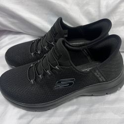 Brand New Sketchers Woman Size 6