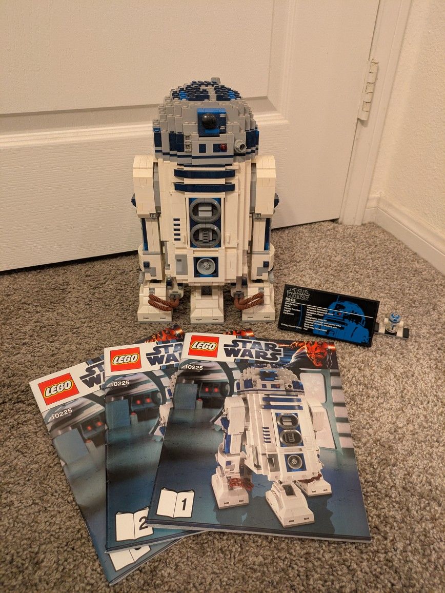 LEGO Star Wars R2-D2 10225 Retired UCS Set