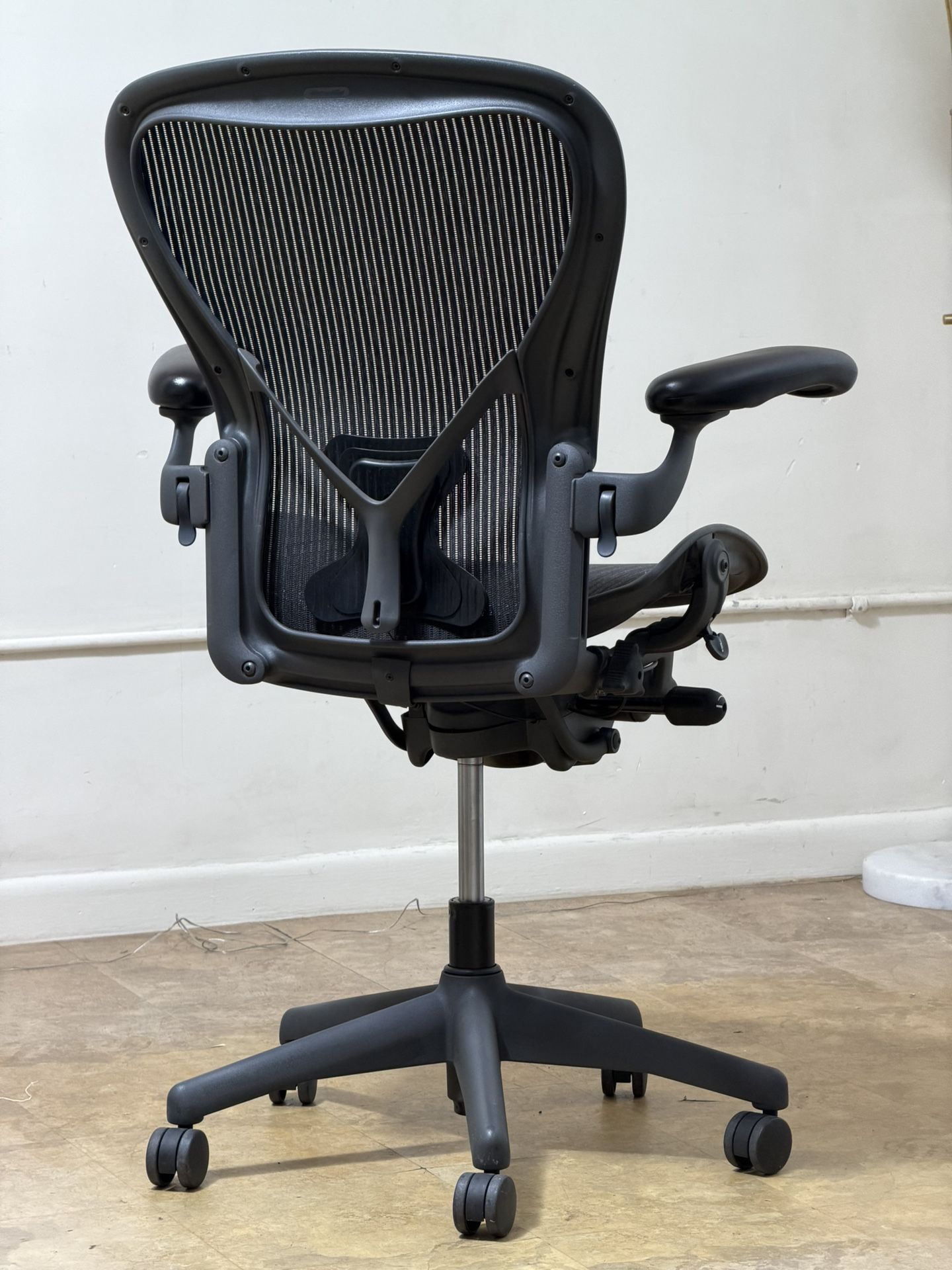 Herman Miller Fully Loaded PostureFit Size C Aeron Office Gaming Chair