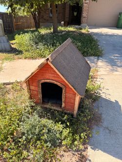 FREE DOG HOUSE