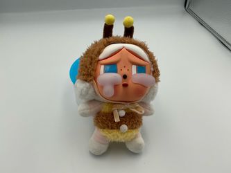 Pop mart crybaby face  plush - bee